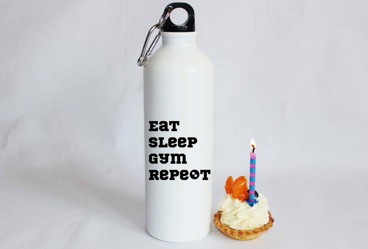 Butelka biała 800 ml na siłownię z nadrukiem „Eat Sleep Gym Repeat” – siłownia #7