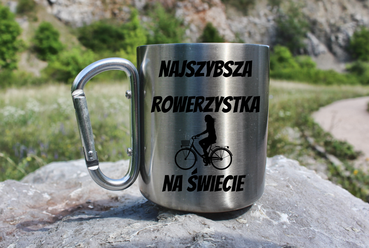 Kubek ze srebrnym karabińczykiem z nadrukiem „Najlepsza rowerzystka na świecie” – dla rowerzystki #1