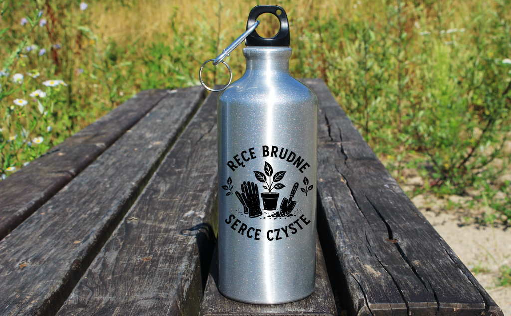 Bidon srebrny 500 ml z nadrukiem „Ręce brudne, serce czyste” – działka, ogród #3