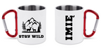 Kubek biały z czerwonym karabińczykiem z nadrukiem „Stay Wild” – trekking, przyroda #8