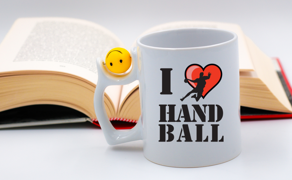 Kubek z piłką i grafiką serca z piłkarzem oraz napisem "I LOVE HANDBALL" #2