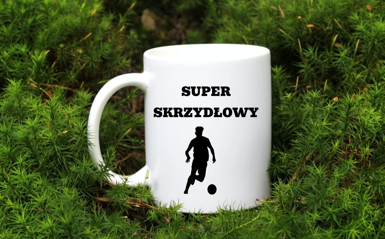 Kubek biały z nadrukiem "Super Skrzydłowy" – piłka nożna #12