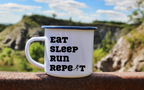 Kubek emaliowany prezent dla biegaczki - napis "Eat Sleep Run Repeat" – bieganie #11