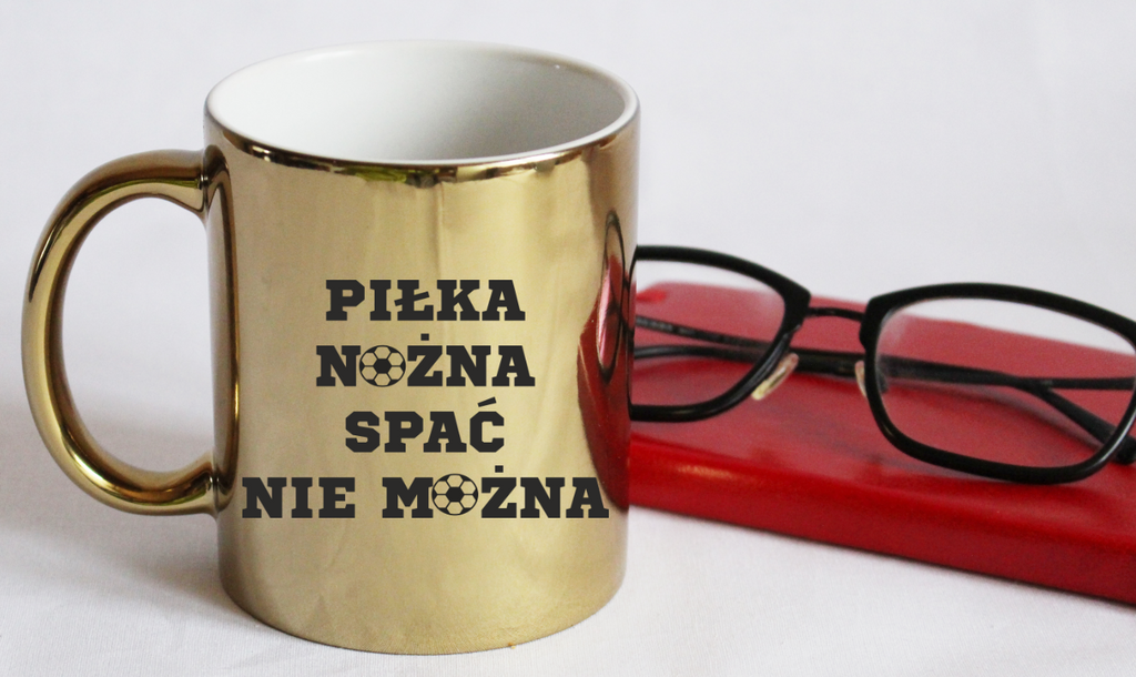 Kubek złoty z nadrukiem "Piłka Nożna Spać Nie Można" #1