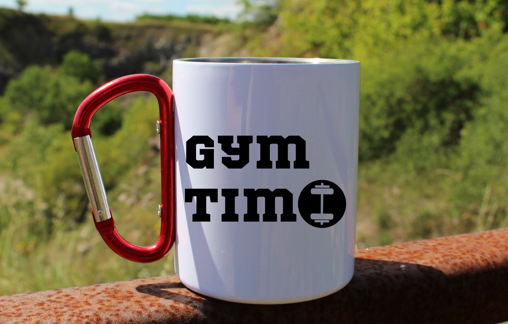 Kubek biały z czerwonym karabińczykiem i nadrukiem „Gym Time” – na siłownię #1