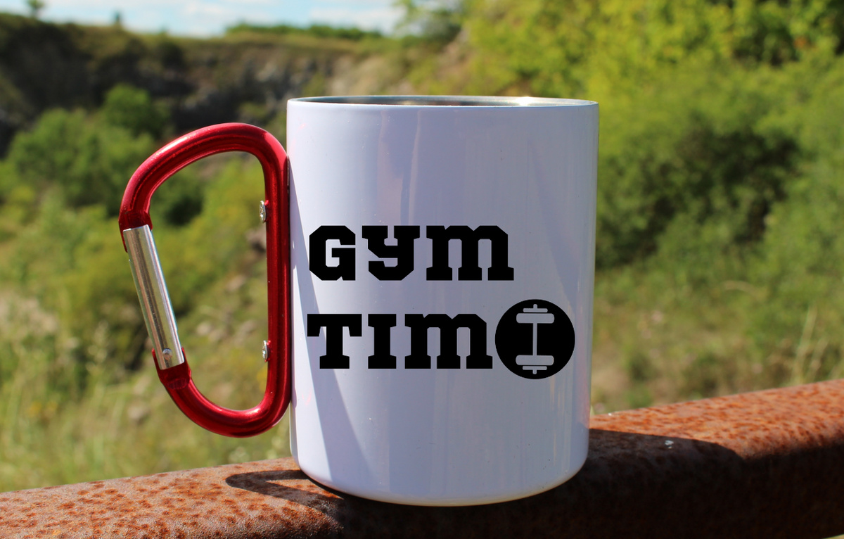 Kubek biały z czerwonym karabińczykiem i nadrukiem „Gym Time” – na siłownię #1
