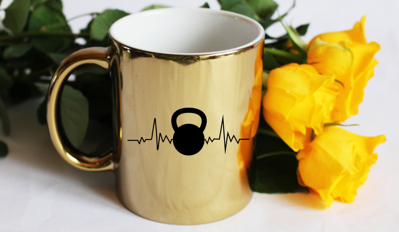 Kubek złoty prezent z nadrukiem kettlebell i linia życia – siłownia #4