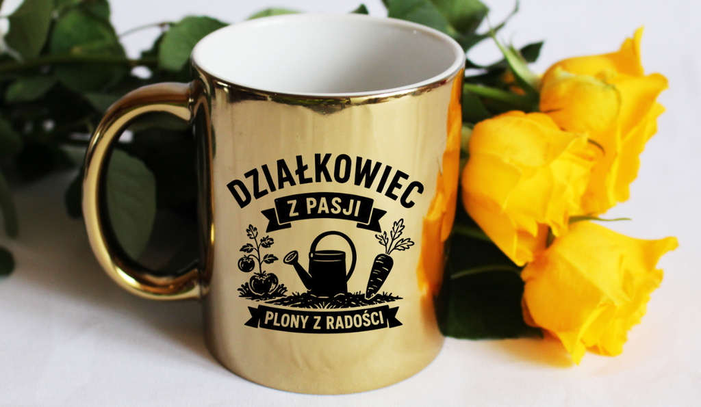 Kubek złoty z nadrukiem "Działkowiec z pasji, plony z radości" - działka, ogród #1