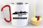 Kubek biały z czerwonym karabińczykiem, nadruk „Rzuć wszystko, jedź w Bieszczady” #4