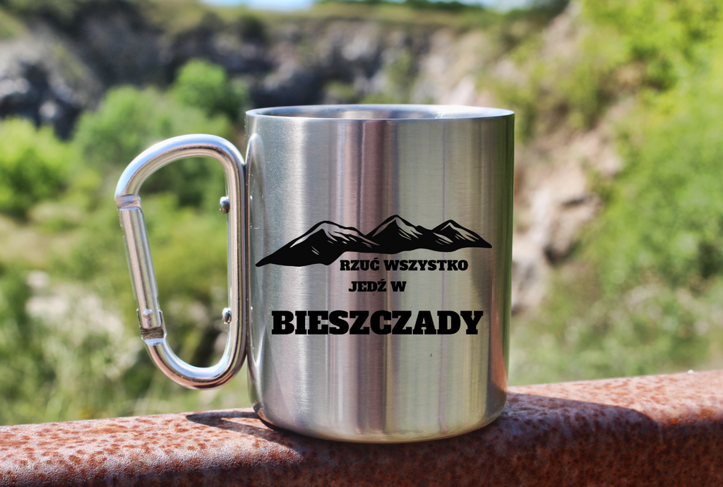 Kubek ze srebrnym karabińczykiem z nadrukiem „Rzuć wszystko, jedź w Bieszczady” – góry, trekking #4