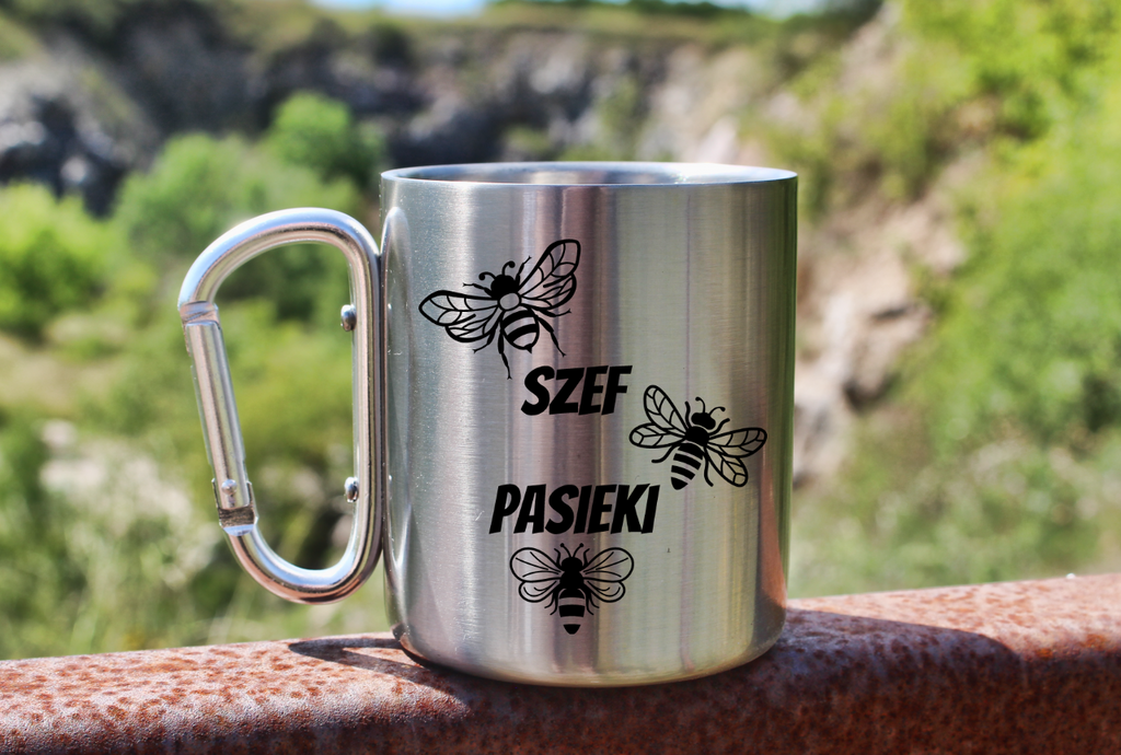 Kubek metalowy ze srebrnym karabińczykiem 300 ml z nadrukiem „Szef pasieki” – pszczelarstwo #4