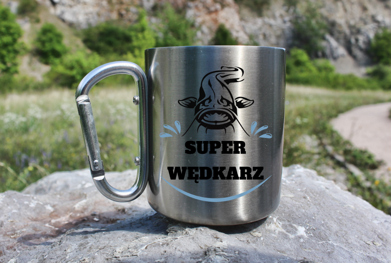 Kubek ze srebrnym karabińczykiem i nadrukiem "Super wędkarz" – wędkarstwo #9