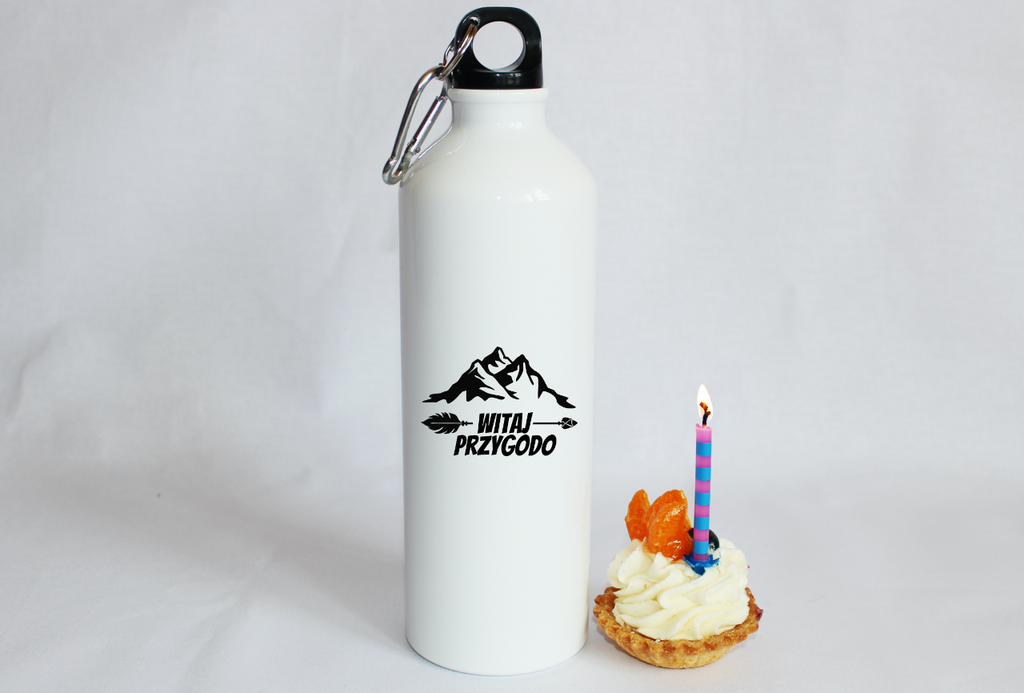 Butelka biała 800 ml z nadrukiem „Witaj przygodo” – camping, podróż #11