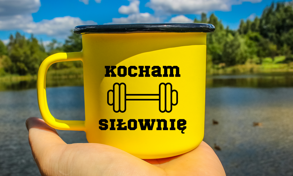 Kubek emaliowany żółty z nadrukiem "Kocham Siłownię" – na siłownię #1