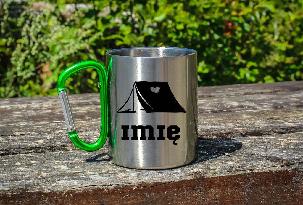 Kubek z zielonym karabińczykiem grafika namiotu i imię do wyboru - pod namiot, camping #4