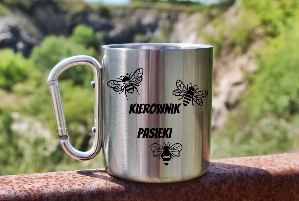 Kubek metalowy ze srebrnym karabińczykiem i nadrukiem "Kierownik pasieki" #2