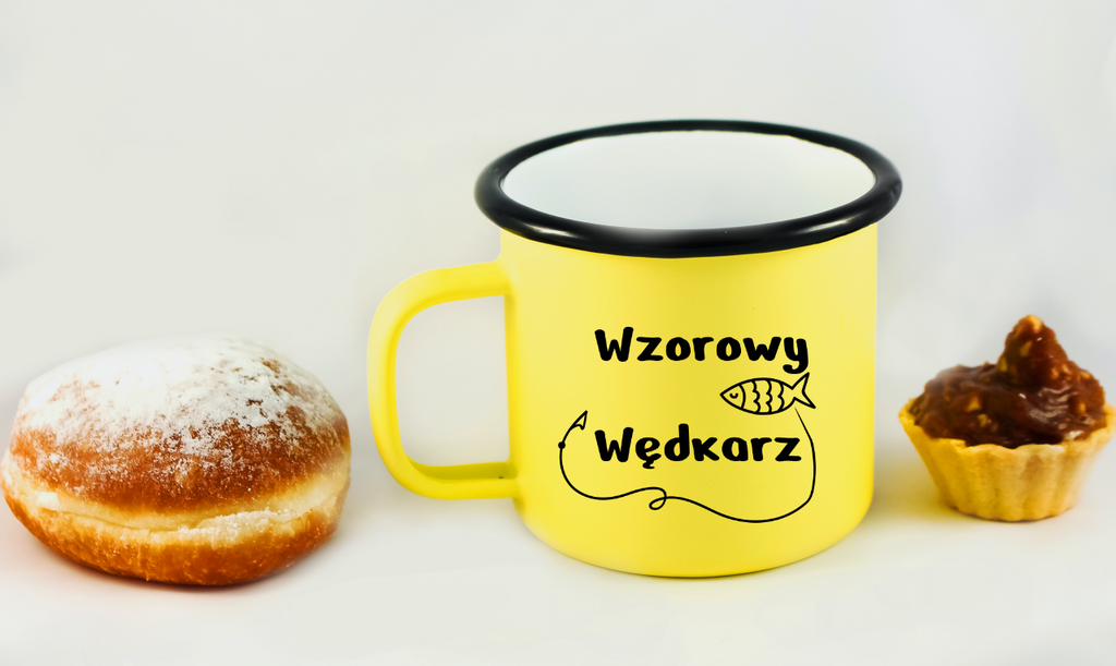 Kubek emaliowany żółty z nadrukiem "Wzorowy Wędkarz" - wędkarstwo #1