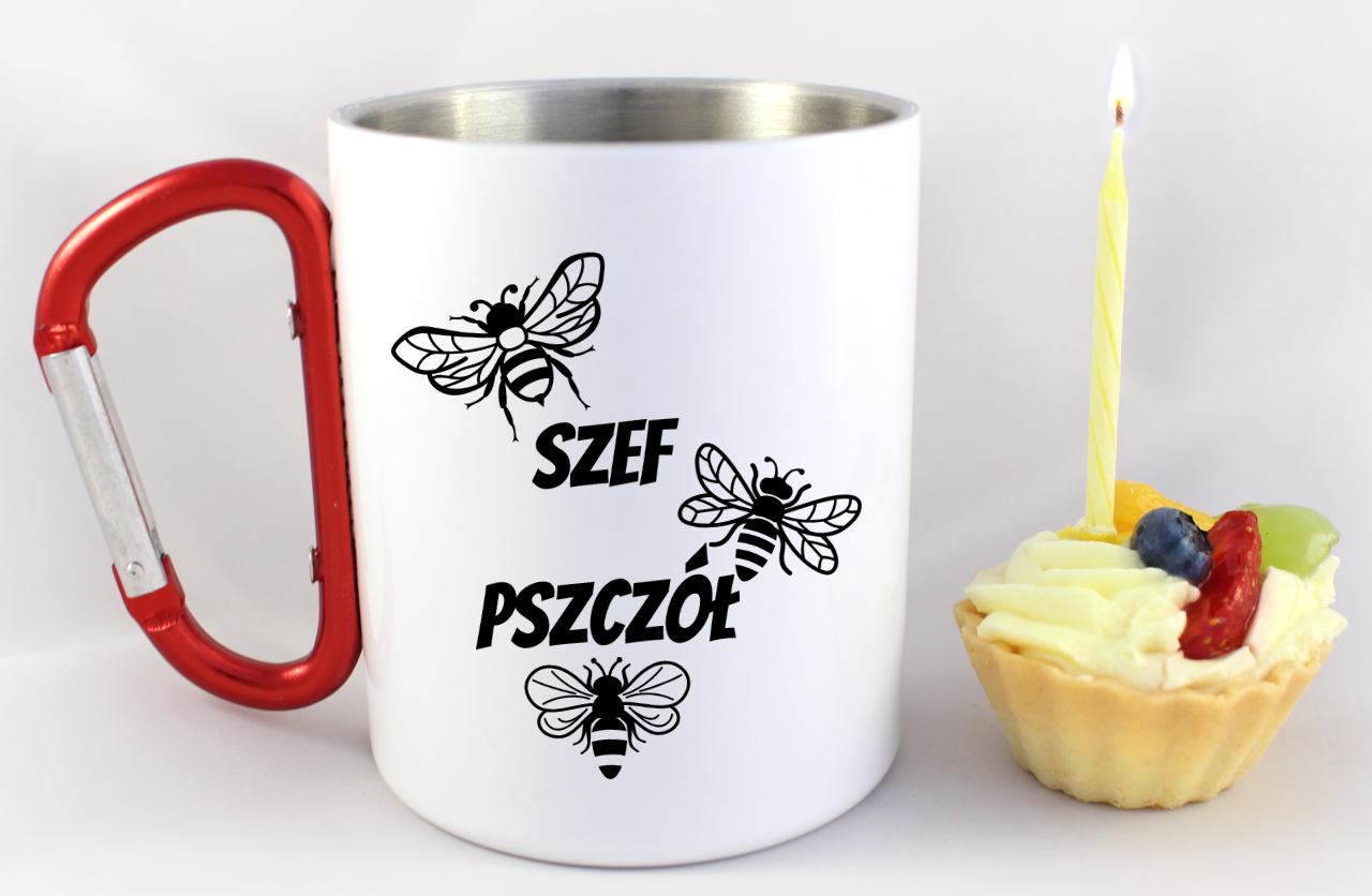 Kubek biały z czerwonym karabińczykiem i nadrukiem „Szef pszczół” – pszczelarstwo #3
