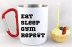 Kubek biały z czerwonym karabińczykiem i nadrukiem "Eat Sleep Gym Repeat" – na siłownię #6