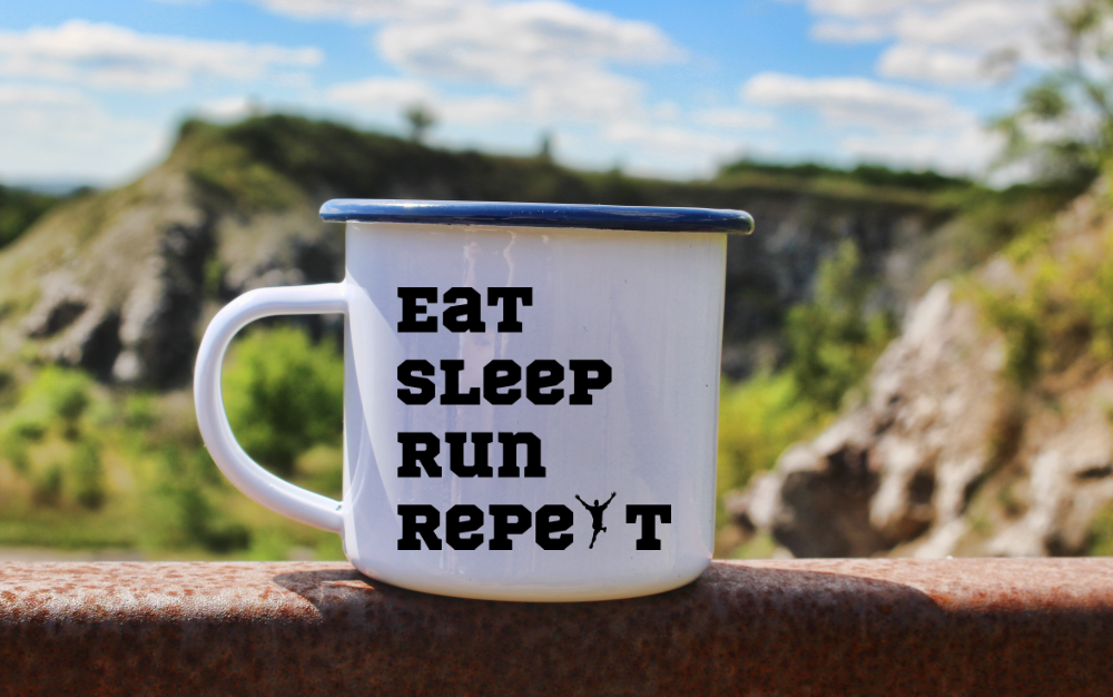 Kubek emaliowany prezent dla biegacza – napis "Eat Sleep Run Repeat" – bieganie #12