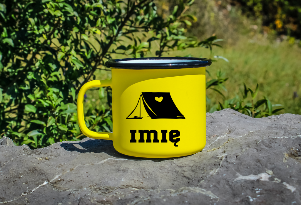 Kubek emaliowany żółty z grafiką namiotu i imieniem do wyboru – camping, pod namiot #4