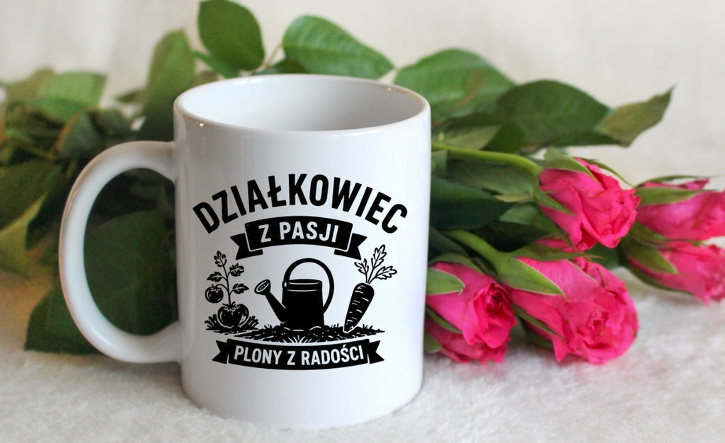 Kubek biały z nadrukiem „Działkowiec z pasji, plony z radości” – ogród, działka #5