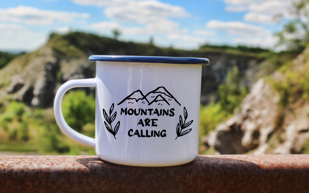 Kubek biały emaliowany z nadrukiem „Mountains are calling” – góry, trekking #8