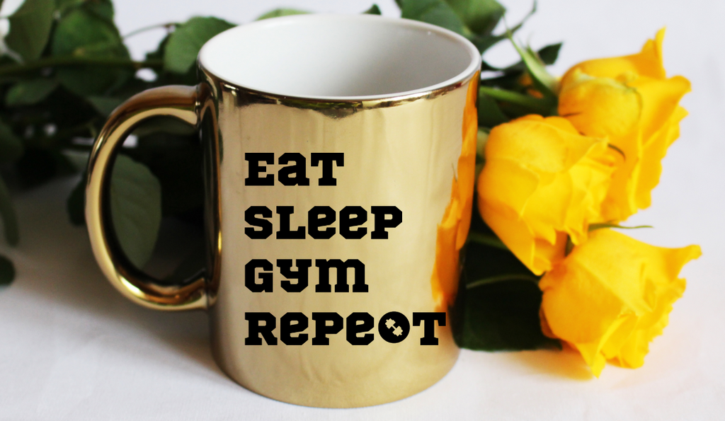 Kubek złoty prezent z nadrukiem „Eat Sleep Gym Repeat” – siłownia #7