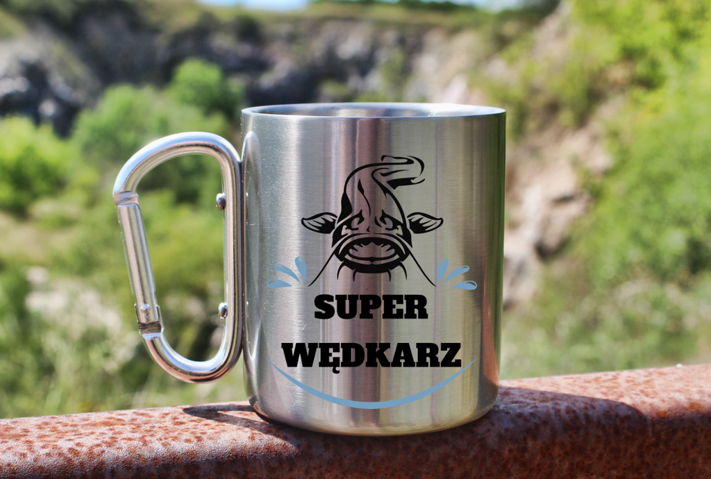 Kubek ze srebrnym karabińczykiem i nadrukiem "Super wędkarz" – wędkarstwo #9
