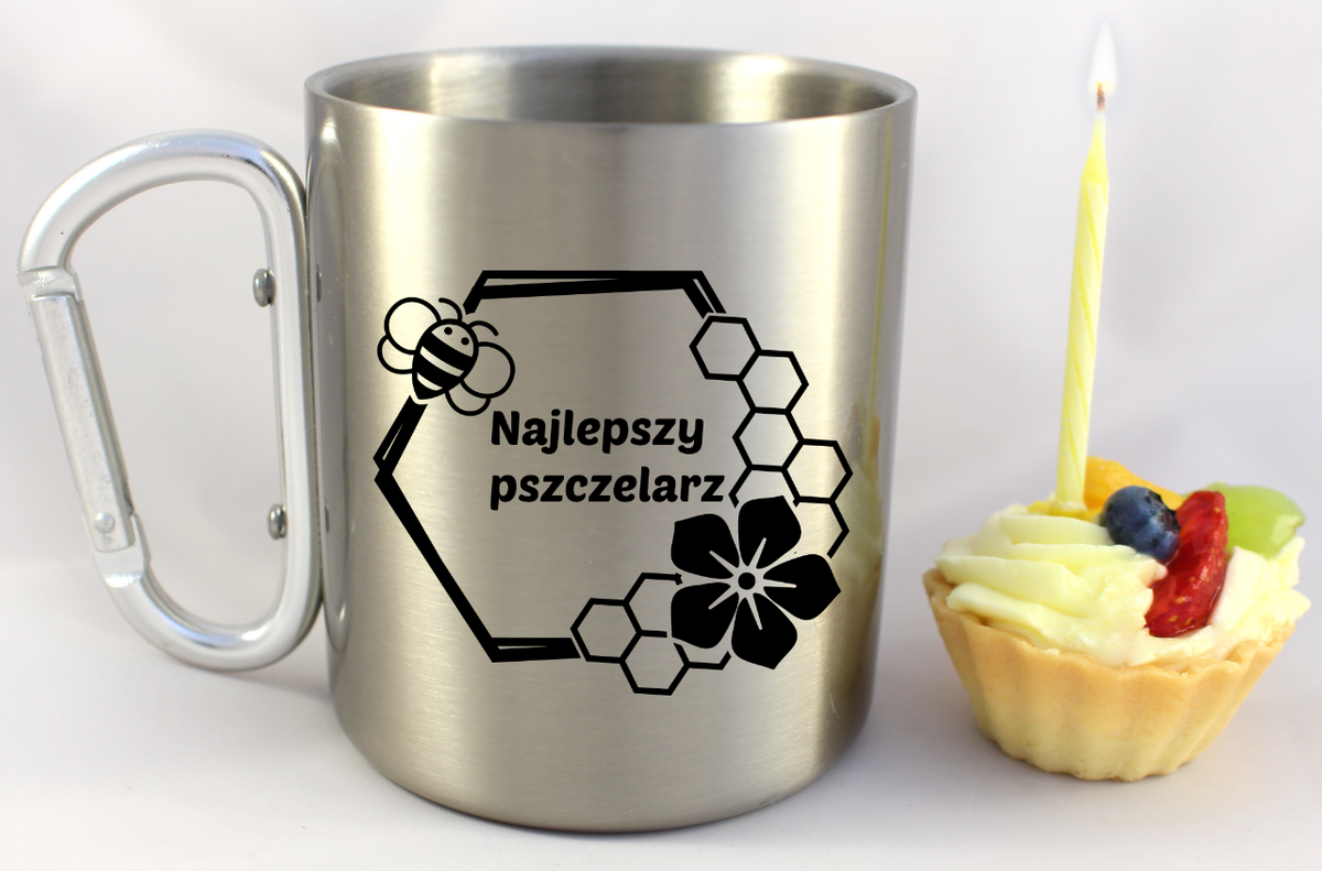 Kubek metalowy ze srebrnym karabińczykiem z nadrukiem „Najlepszy pszczelarz” – pszczelarstwo #10