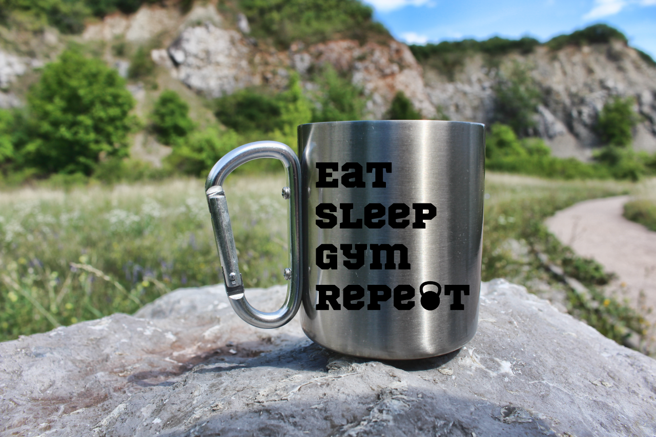 Kubek metalowy srebrny z karabińczykiem i nadrukiem "Eat Sleep Gym Repeat" – na siłownię #6