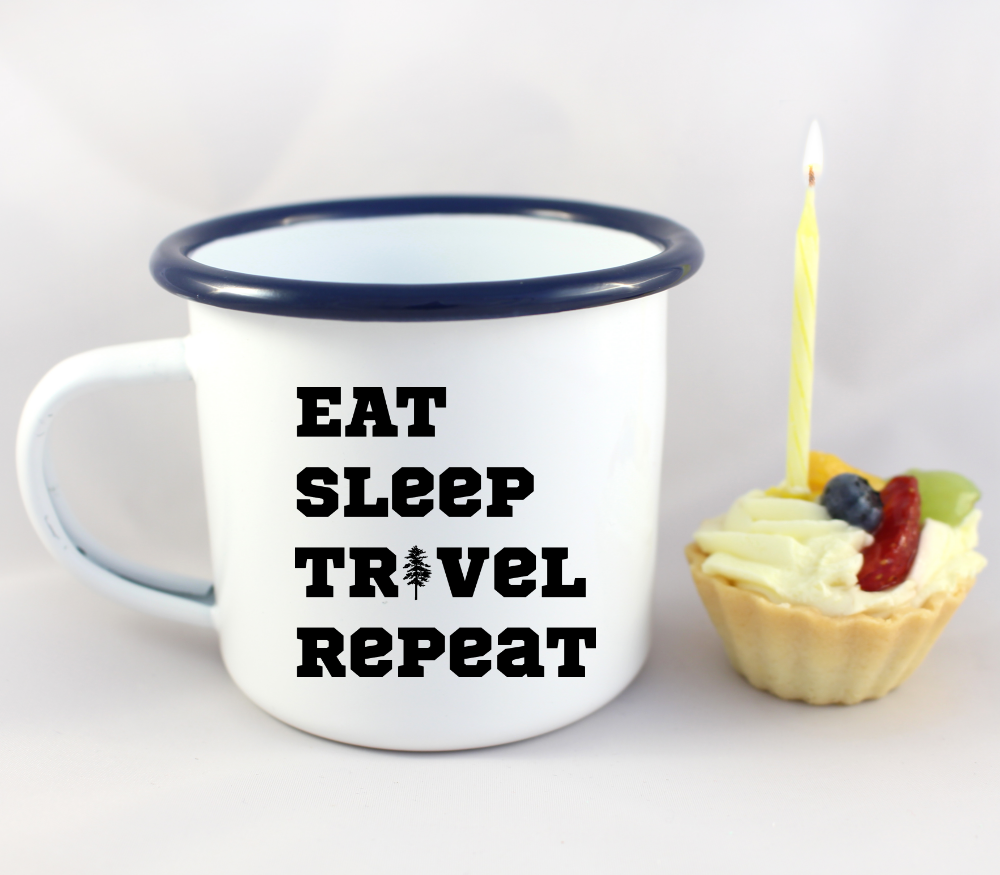 Kubek emaliowany biały z nadrukiem „Eat Sleep Travel Repeat” – podróż, wyprawa #6