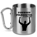 Kubek ze srebrnym karabińczykiem pamiątka po półmaratonie z czasem i imieniem – bieganie #8