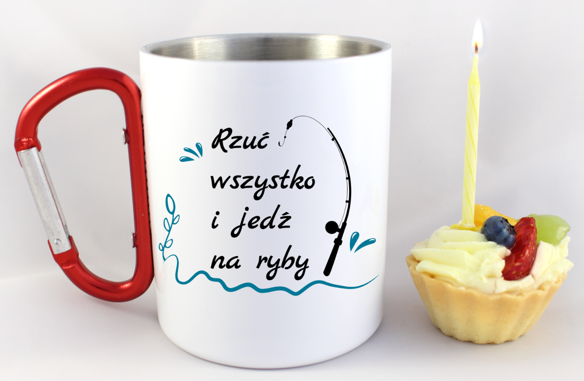 Kubek biały z czerwonym karabińczykiem i nadrukiem "Rzuć wszystko i jedź na ryby" – wędkarstwo #5