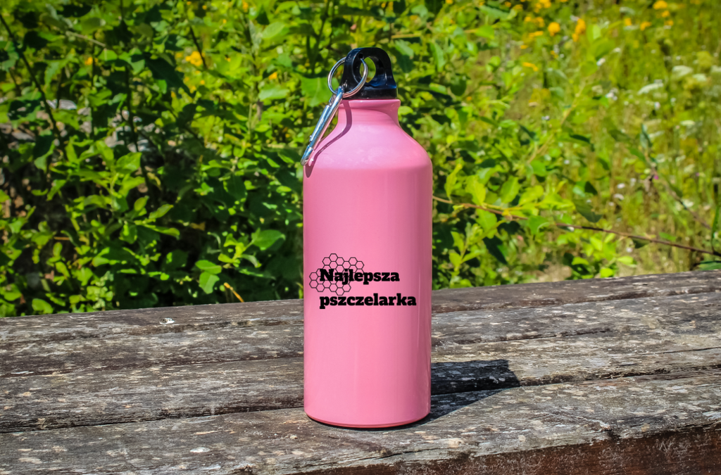 Butelka różowa 600 ml z nadrukiem "Najlepsza pszczelarka" – pszczelarstwo #2