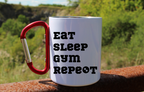 Kubek biały z czerwonym karabińczykiem i nadrukiem „Eat Sleep Gym Repeat” – na siłownię #7