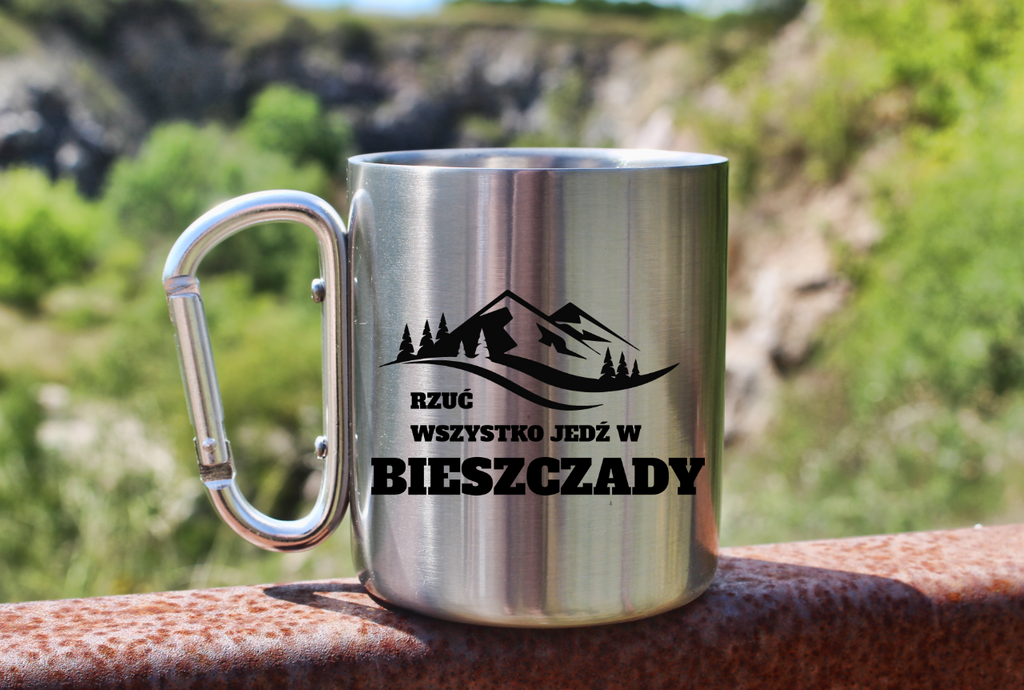 Kubek ze srebrnym karabińczykiem z nadrukiem „Rzuć wszystko, jedź w Bieszczady” – góry, trekking #5