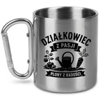 Kubek metalowy z karabińczykiem i nadrukiem "Działkowiec z pasji, plony z radości" - na działkę #1
