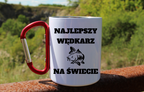 Kubek biały z czerwonym karabińczykiem i nadrukiem "Najlepszy wędkarz na świecie" – wędkarstwo #7