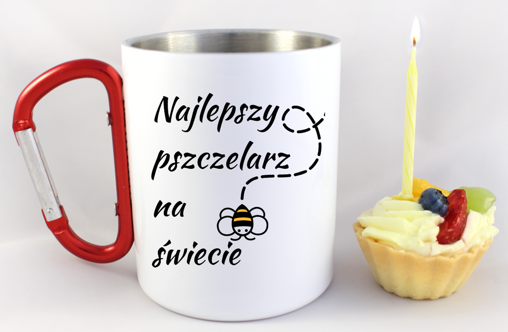 Kubek biały z czerwonym karabińczykiem i nadrukiem „Najlepszy pszczelarz na świecie” – pszczelarstwo #5