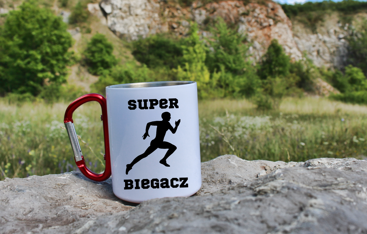 Kubek biały z czerwonym karabińczykiem z nadrukiem "Super Biegacz" – bieganie #7