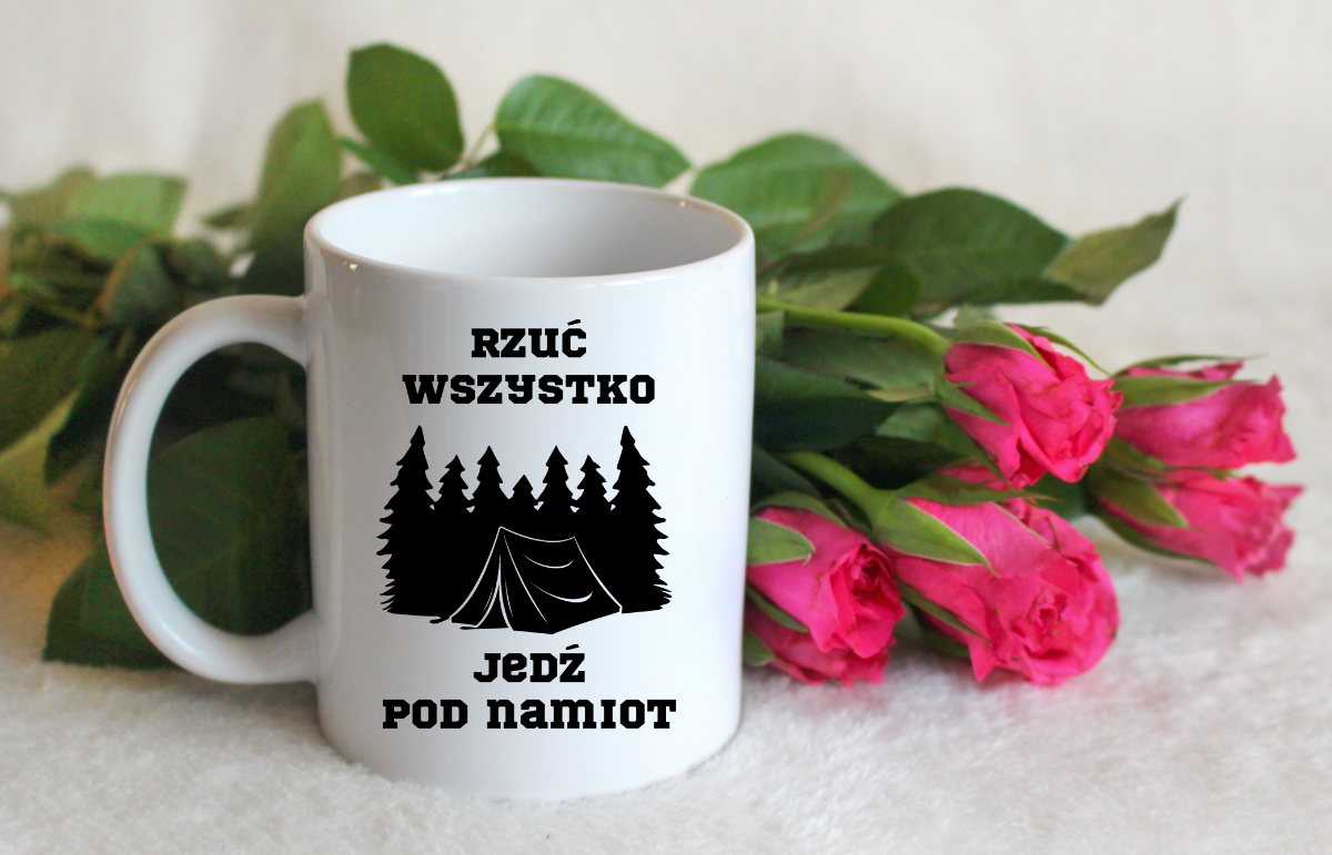 Kubek biały z nadrukiem „Rzuć wszystko, jedź pod namiot” – camping #9