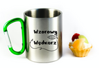 Kubek metalowy 300 ml z zielonym karabińczykiem i nadrukiem „Wzorowy Wędkarz” – wędkarstwo #1