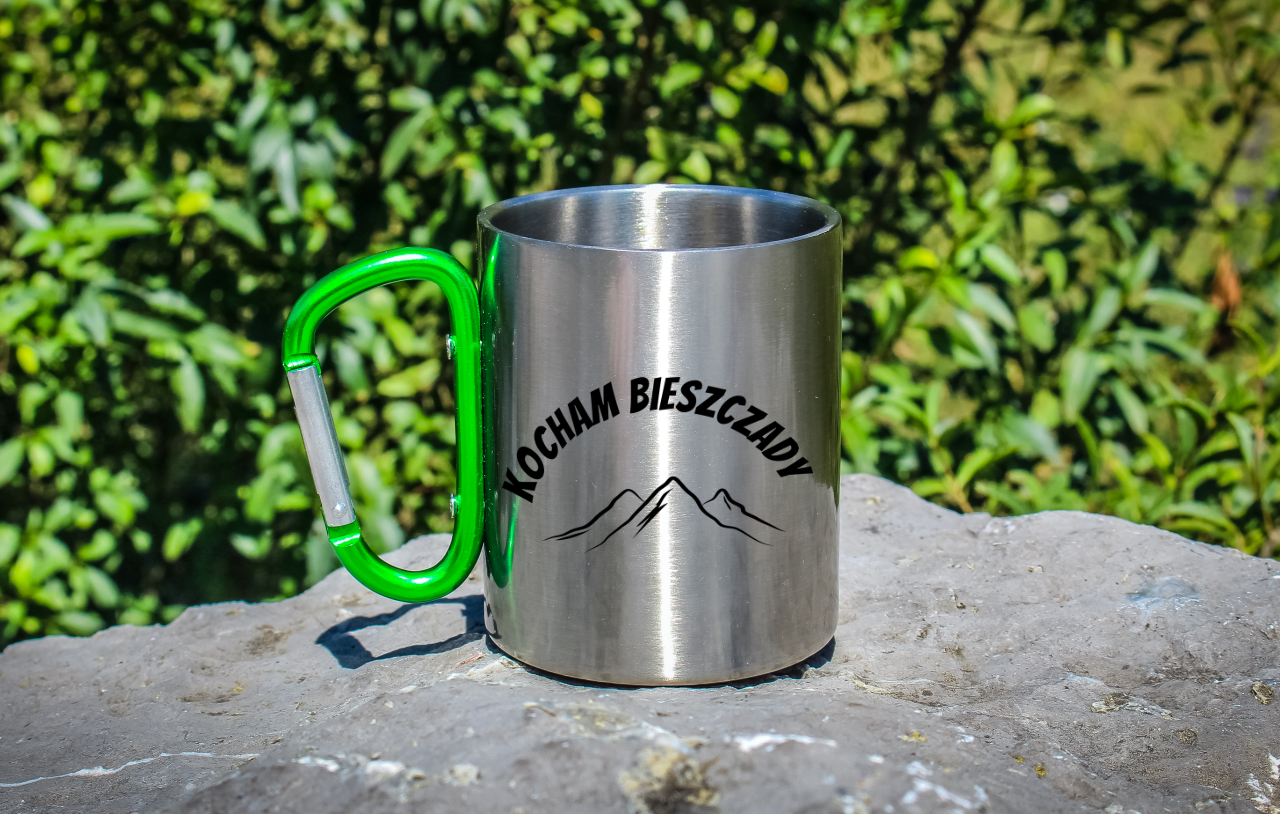 Kubek z zielonym karabińczykiem i nadrukiem „Kocham Bieszczady” – góry #2