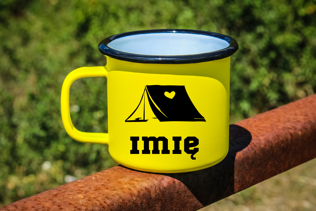 Kubek emaliowany żółty z grafiką namiotu i imieniem do wyboru – camping, pod namiot #4