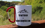 Kubek biały z czerwonym karabińczykiem z nadrukiem „Tatry = Szczęście” – Zakopane, Podhale #4