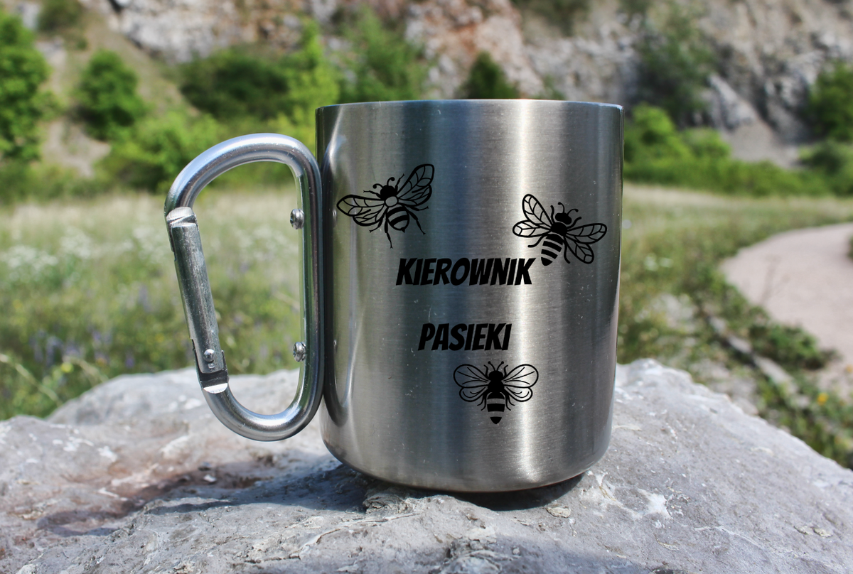 Kubek metalowy ze srebrnym karabińczykiem i nadrukiem "Kierownik pasieki" #2
