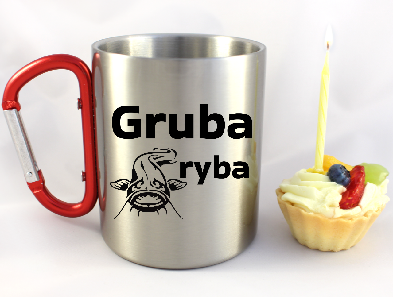 Kubek z czerwonym karabińczykiem i nadrukiem „Gruba ryba” – wędkarstwo #10