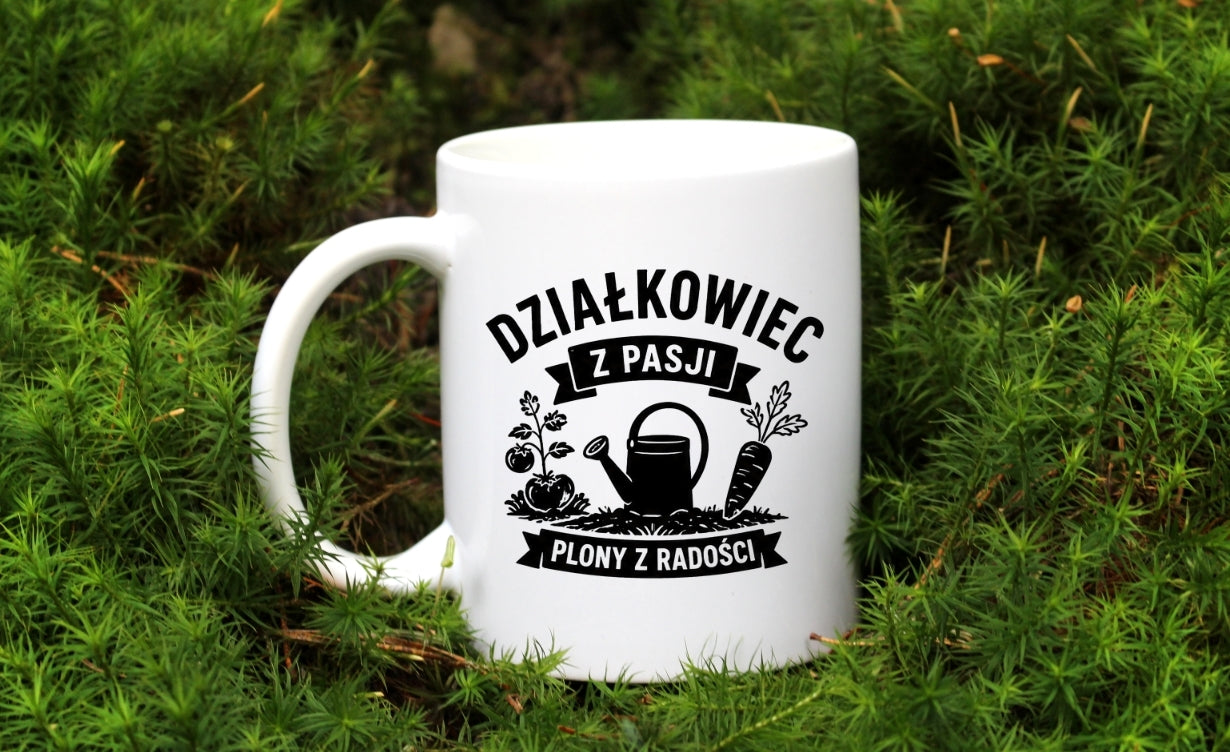 Kubek biały z nadrukiem „Działkowiec z pasji, plony z radości” – ogród, działka #5