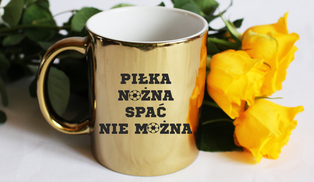 Kubek złoty z nadrukiem "Piłka Nożna Spać Nie Można" #1
